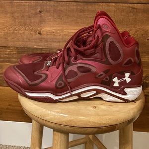 Size us13. Under amour shoes great shape.